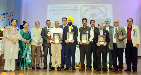 Awardees with dignitaries